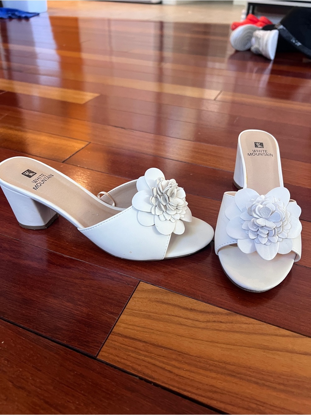White Mountain White Floral Leather Block Heel Mules